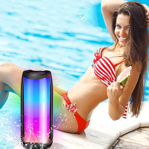 Outdoor enjoy the music of people's must-haves: waterproof speakers
